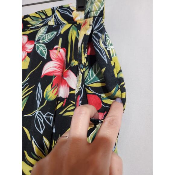 Maggie Barnes Tropical Floral Linen Blend Capri Pants Plus 20W Hawaii Island - Picture 5 of 11